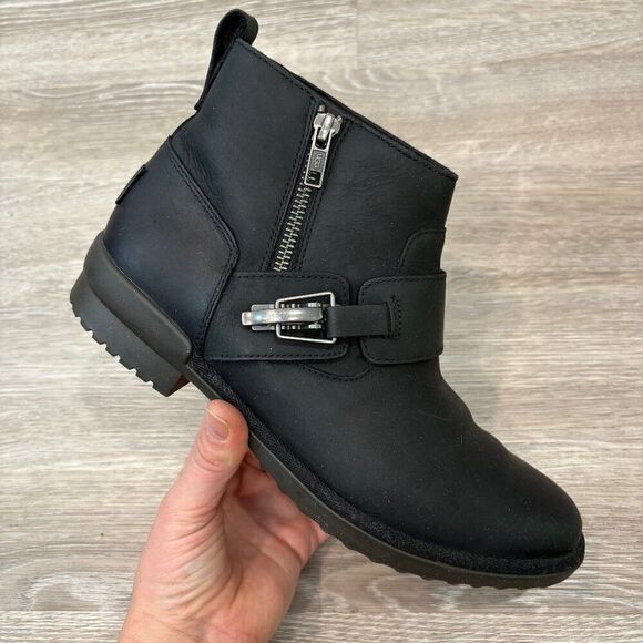 UGG Black Leather Women's Cheyne Ankle Boot sz 8.5 - Picture 1 of 10